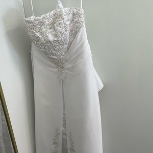 Barely used gorgeous, embezzled wedding dress